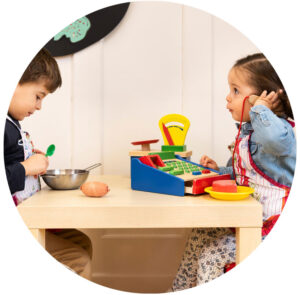 children's world spielende Kinder in der Kita